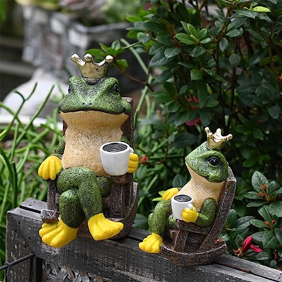 Frog Gifts Garden Figurines Outdoor Decor,Indoor Outdoor Decor Garden Art Sculptures Statues for Patio,Lawn,Yard Art Decoration, Housewarming Garden Gift (6.7", Multi)